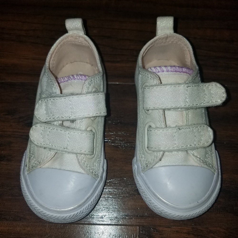 Toddler girl Converse shoes size 6t